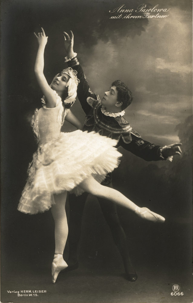 Anna Pavlova as Odette and Nikolai Legat as Prince Siegfried