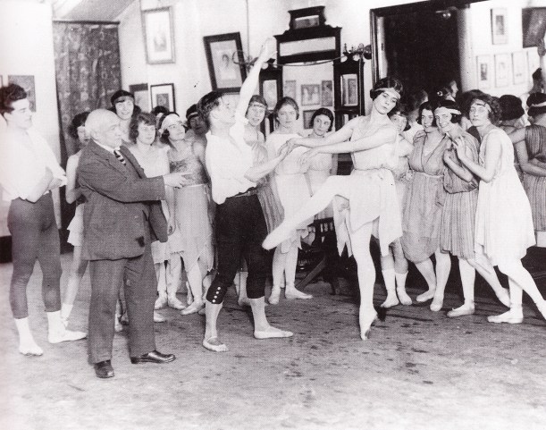 Maestro Cecchetti teaching in London (1921)