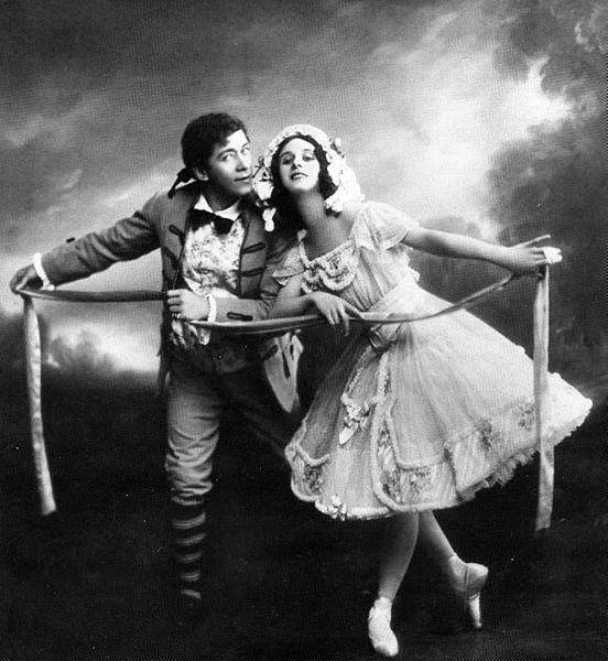 Nikolai Legat as Colas and Anna Pavlova as Lise (1909)