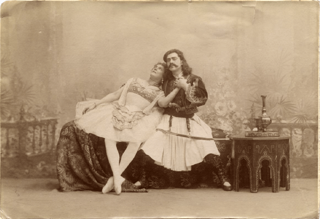 Marie Petipa as Medora and Sergei Legat as Conrad (1900)