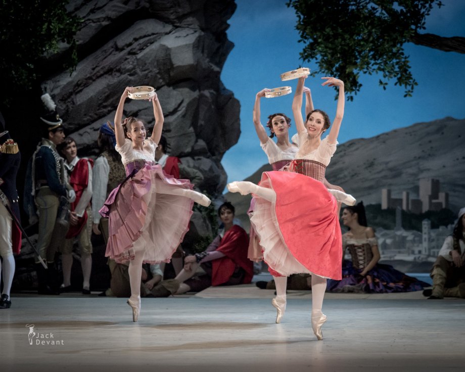 Pas de sept bohémiens, with Daria Sukhorukova as Paquita (2014), photo by Jack Devant©