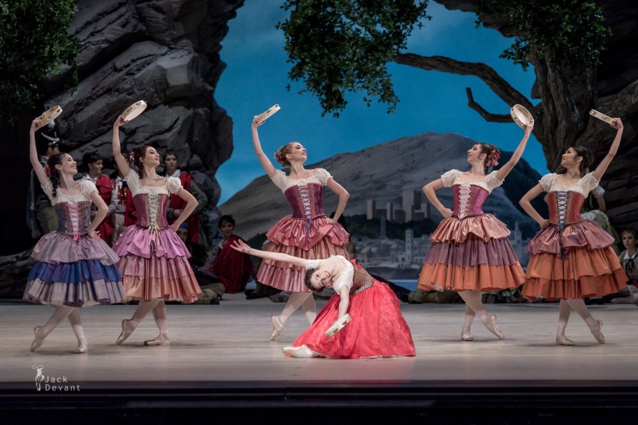 Pas de sept bohémiens, with Daria Sukhorukova as Paquita (2014), photo by Jack Devant©