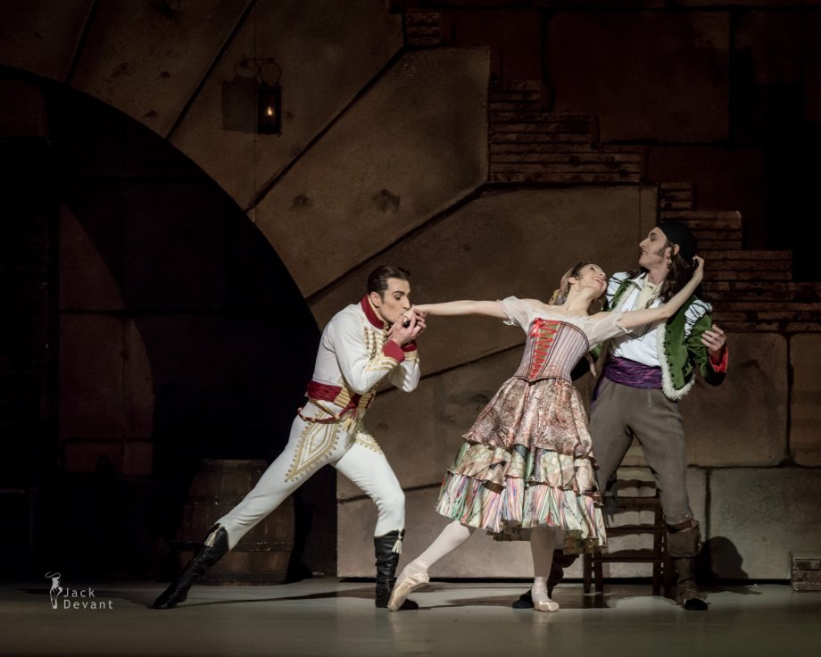 Tigran Mikayelyan as Lucien, Daria Sukhorukova as Paquita and Cyril Pierre as Iñigo (2014), photo by Jack Devant©