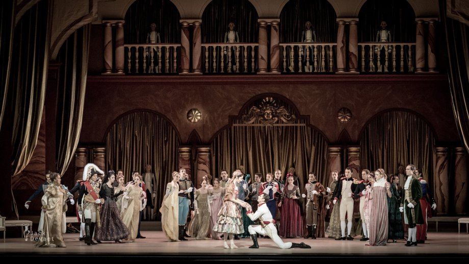 Scene from the ballet, with Daria Sukhorukova as Paquita and Tigran Mikayelyan as Lucien (2014), photo by Jack Devant©
