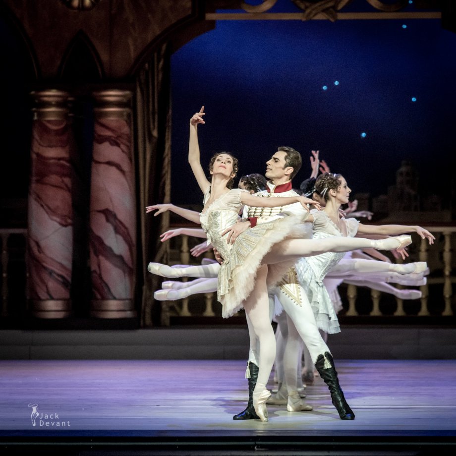 Grand Pas Classique, with Daria Sukhorukova as Paquita and Tigran Mikayelyan as Lucien (2014), photo by Jack Devant©