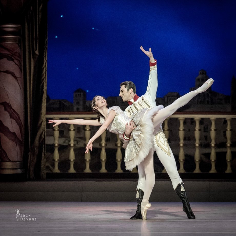 Grand Pas Classique, with Daria Sukhorukova as Paquita and Tigran Mikayelyan as Lucien (2014), photo by Jack Devant©
