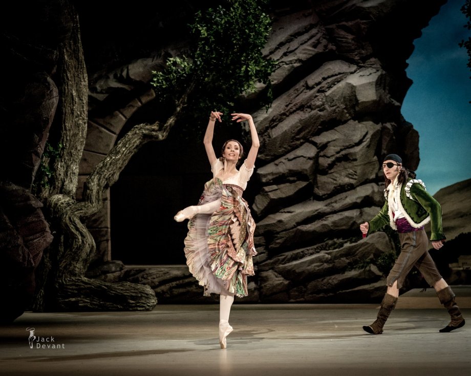 Daria Sukhorukova as Paquita and Cyril Pierre as Iñigo (2014), photo by Jack DevantDaria Sukhorukova as Paquita and Cyril Pierre as Iñigo (2014), photo by Jack Devant©