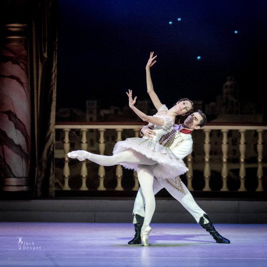 Grand Pas Classique, with Daria Sukhorukova as Paquita and Tigran Mikayelyan as Lucien (2014), photo by Jack Devant©