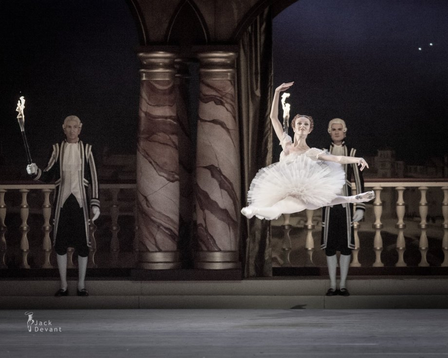 Grand Pas Classique, with Evgenia Dolmatova (2014), photo by Jack Devant©