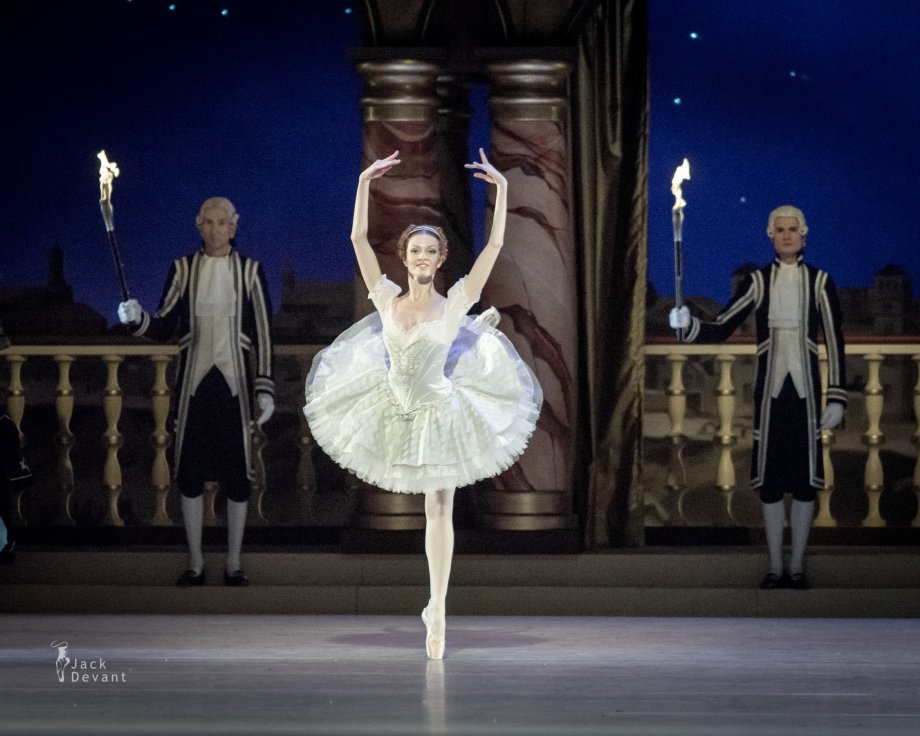 Grand Pas Classique, with Evgenia Dolmatova (2014), photo by Jack Devant©