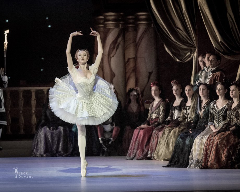 Grand Pas Classique, with Evgenia Dolmatova (2014), photo by Jack Devant©