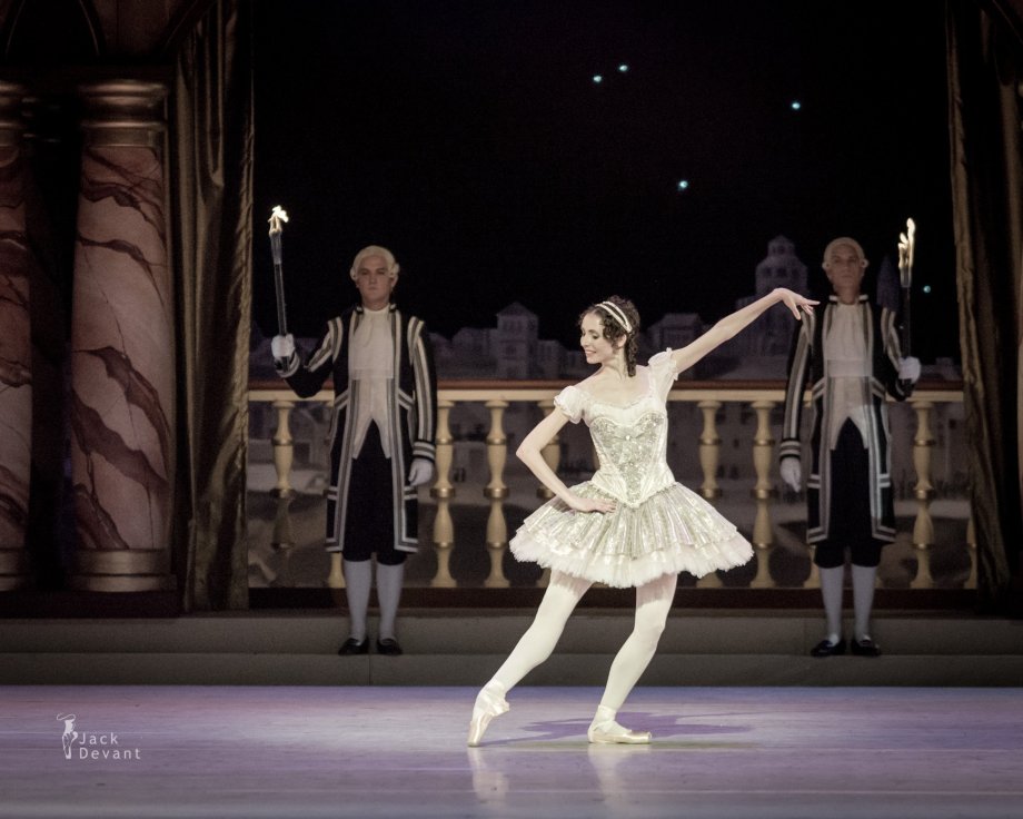 Grand Pas Classique, with Daria Sukhorukova as Paquita (2014), photo by Jack Devant©