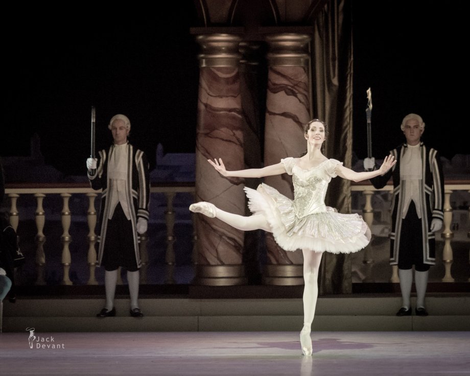 Grand Pas Classique, with Daria Sukhorukova as Paquita (2014), photo by Jack Devant©