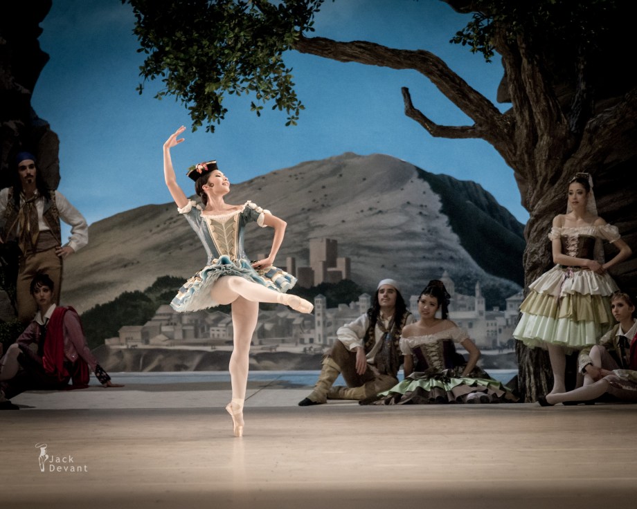 Mai Kono in the Pas de trois (2014), photo by Jack Devant©