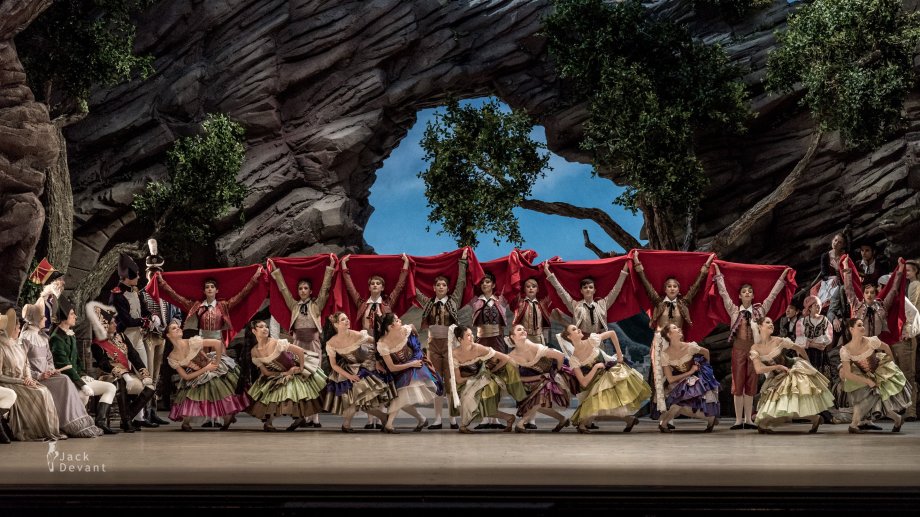 Pas des manteaux, (2014), photo by Jack Devant©