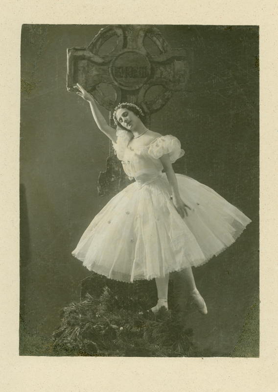 Anna Pavlova as Giselle (1903)