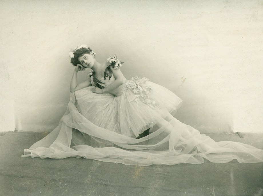Anna Pavlova as Flora (1901)