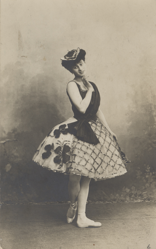 Anna Pavlova in the Swiss Pas de trois (1903)
