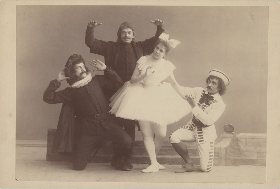 Vera Ivanova as Cecchina, Alexander Shiryaev as Brighella, Stanislav Gillert as Pantalone and Alexei Bulgakov as Scaramouche (1895)