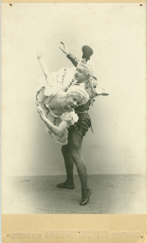 Pierina Legnani as Marie Camargo and Sergei Legat as Vestris (1901)